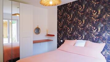 2 bedrooms, iron/ironing board, WiFi, bed sheets