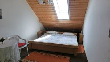 2 bedrooms, WiFi, bed sheets