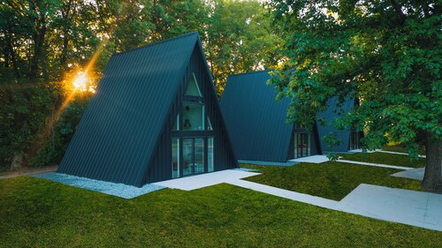 New A-Frame Cabin by Des Moines: Hackberry theme