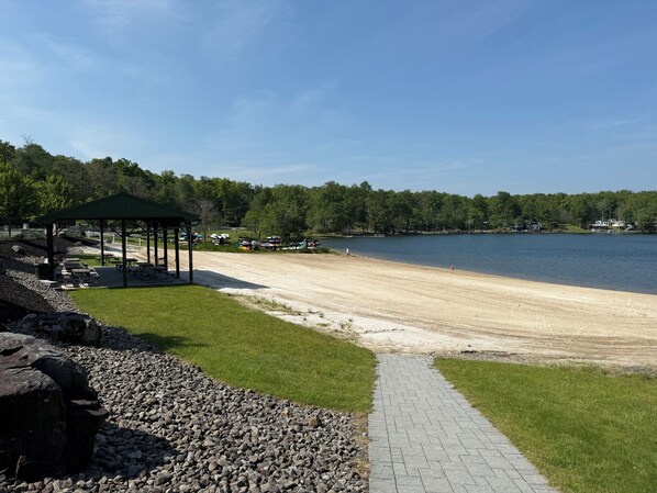 Beach - Charming tiny home in wonderful private community, Eagle Lake (Eagle Lake)