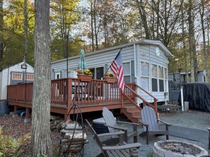 Terrace/patio - Charming tiny home in wonderful private community, Eagle Lake (Eagle Lake)