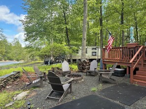 Terrace/patio - Charming tiny home in wonderful private community, Eagle Lake (Eagle Lake)