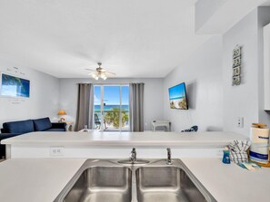 Condo, Multiple Beds (Celadon 203) | Interior