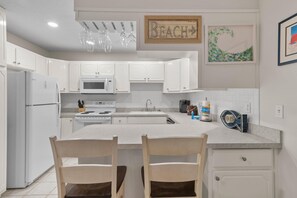 コンドミニアム ベッド (複数台) (Capri by the Gulf 126) | 専用キッチン