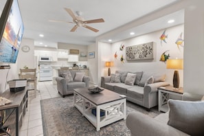 Apartment, Mehrere Betten (Capri by the Gulf 126) | Wohnbereich