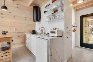 Fridge, microwave, oven, coffee/tea maker