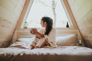 1 bedroom, WiFi, bed sheets - Prunella № 4, Prunella № 4 - A-Frame Cabin Getaway - Design, Comfort & Nature (Thorne)