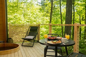 Outdoor dining - Prunella № 6, Prunella № 6 - A-Frame Cabin Getaway - Design, Comfort & Nature (Thorne)