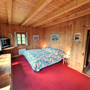4 bedrooms, bed sheets