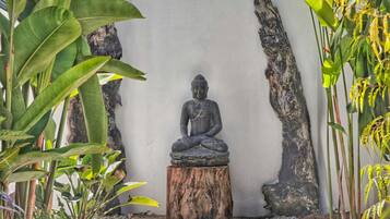 Vista frontal de la propiedad