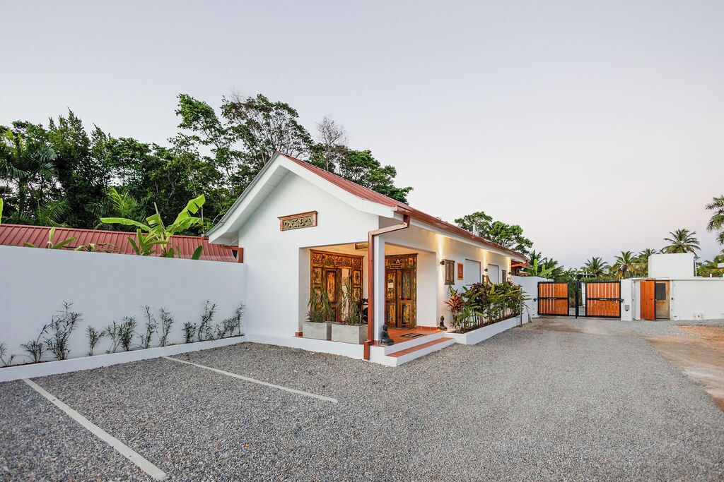 Vista frontal de la propiedad