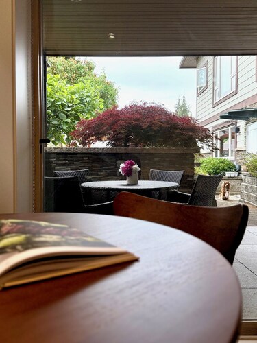 Modern and Tranquil Gem, easy access to Beach, Downtown and FIFA.