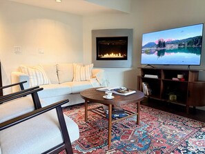 Smart TV, fireplace, books, stereo