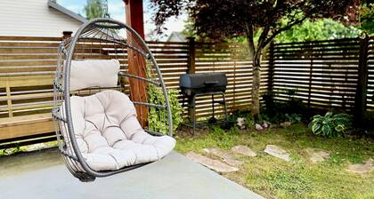 Modern 2BR/2BA Suite close to City, Sea and Ski Hills.