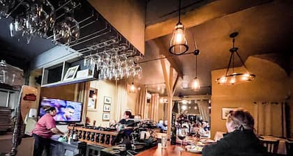 Napa Valley Downtown Apartment – Walkable Location, 31+Day Stays