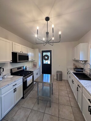 Micro-ondes, four, plaque de cuisson