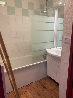 Haartrockner, Seife, Toilettenpapier