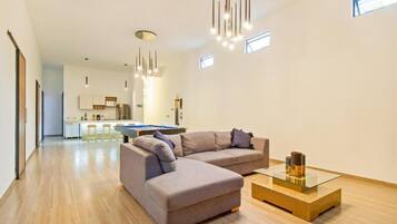 Smart TV y chimenea