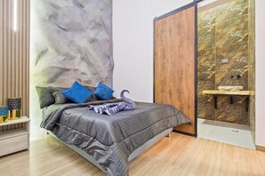 6 bedrooms, iron/ironing board, free WiFi, bed sheets