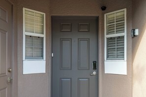 Exterior detail - Charming 3BR Resort Townhome with Pool, BBQ Area & Great Location (Kissimmee)