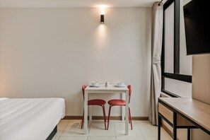 コンフォート アパートメント | デスク、ノートパソコン用作業スペース、アイロン / アイロン台、WiFi (無料)