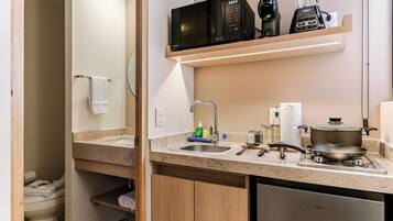 Basic Apartment, Courtyard View | Private kitchen | Mini-fridge, microwave, stovetop, dishwasher