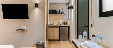 Basic Apartment, Courtyard View | Desk, laptop workspace, iron/ironing board, free WiFi