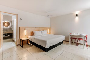 คอมฟอร์ทอพาร์ทเมนท์ | โต๊ะทำงาน, พื้นที่ทำงานแบบใช้แล็ปท็อป, เตารีด/โต๊ะรีดผ้า, Wi-Fi ฟรี