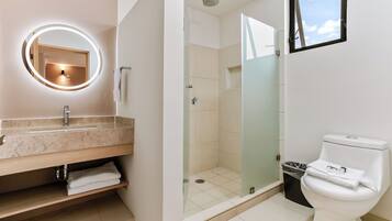 舒適公寓 | 浴室 | 淋浴設備、風筒、提供毛巾、番梘