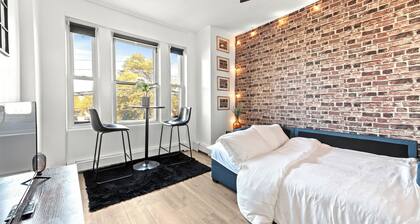 Oasis on the Hudson River: NYC Views & Vibes, Charming 2 Bedroom with Wifi