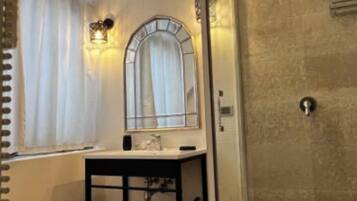 Kamar Double atau Twin Superior | Kamar mandi | Jubah mandi