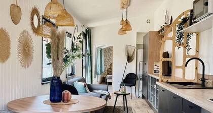 Free kayaking, Waterfront house