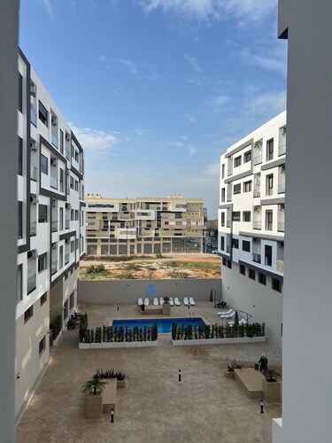 Très bel appartement à louer à kenitra avec piscine et salle de sport