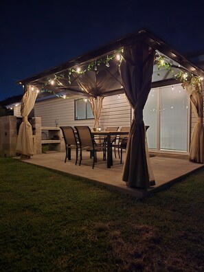 屋外ダイニングエリア