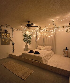 3 室のベッドルーム、アイロン / アイロン台、WiFi (無料)、ベッドシーツ