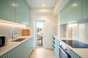 Fridge, microwave, oven, stovetop - An amazing apartment with Ocean and Estoril view (Cascais)