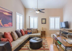 Living area - Cozy Desert Condo with Office in Phoenix/Anthem (Phoenix)