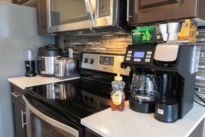 Mikrowelle, Ofen, Herdplatte, Geschirrspüler