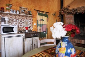 Réfrigérateur, micro-ondes, plaque de cuisson, lave-vaisselle