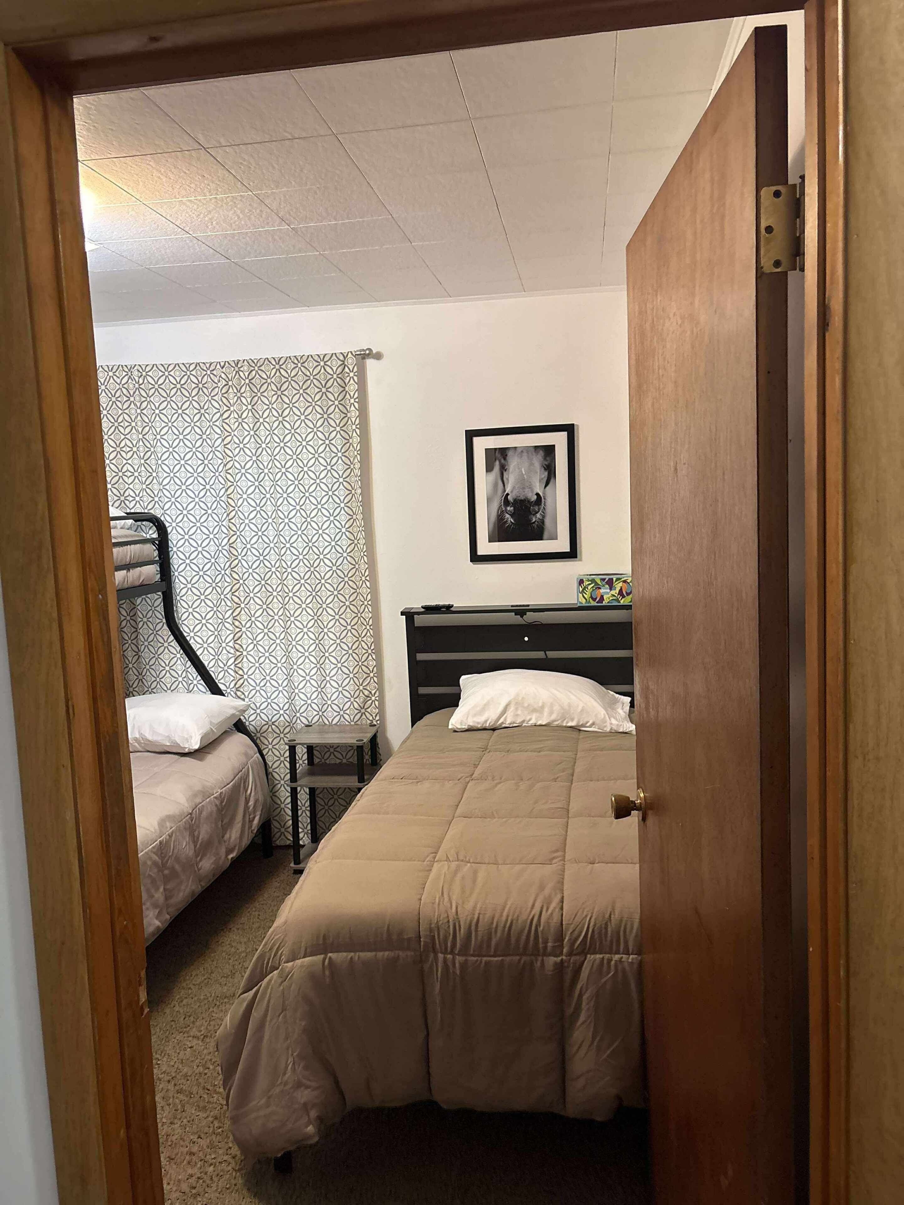 2 soverom, strykejern/-brett, reiseseng for barn og wi-fi (inkludert)