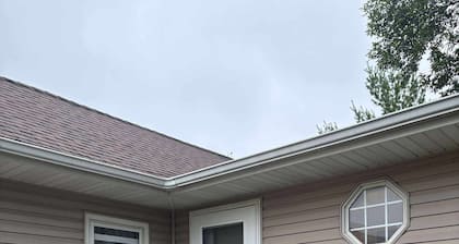 Charming 2-bedroom house w/ WiFi, AC in Balaton near Marshall, MN, pet friendly