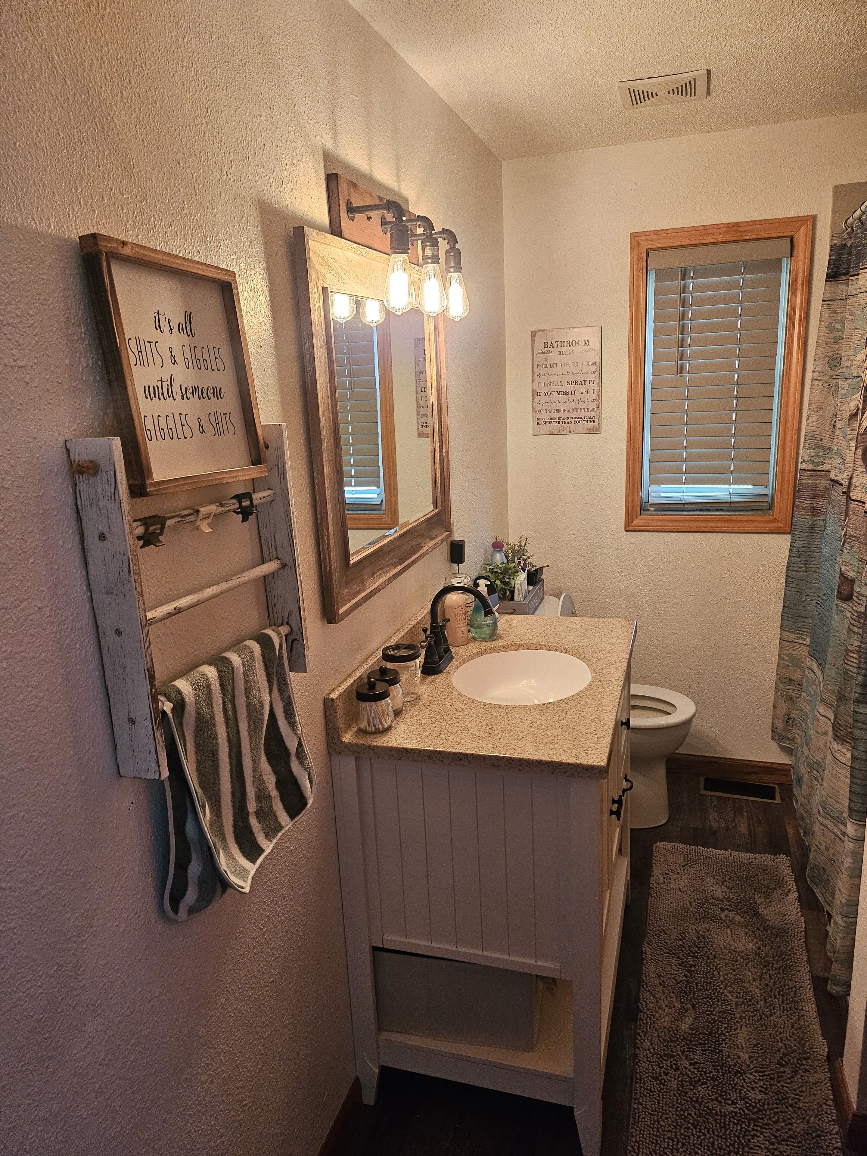 Hårføner, håndklær, såpe og sjampo