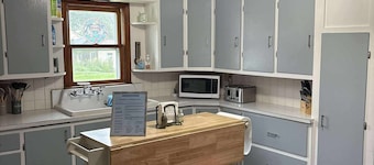 Charming 2-bedroom house w/ WiFi, AC in Balaton near Marshall, MN, pet friendly
