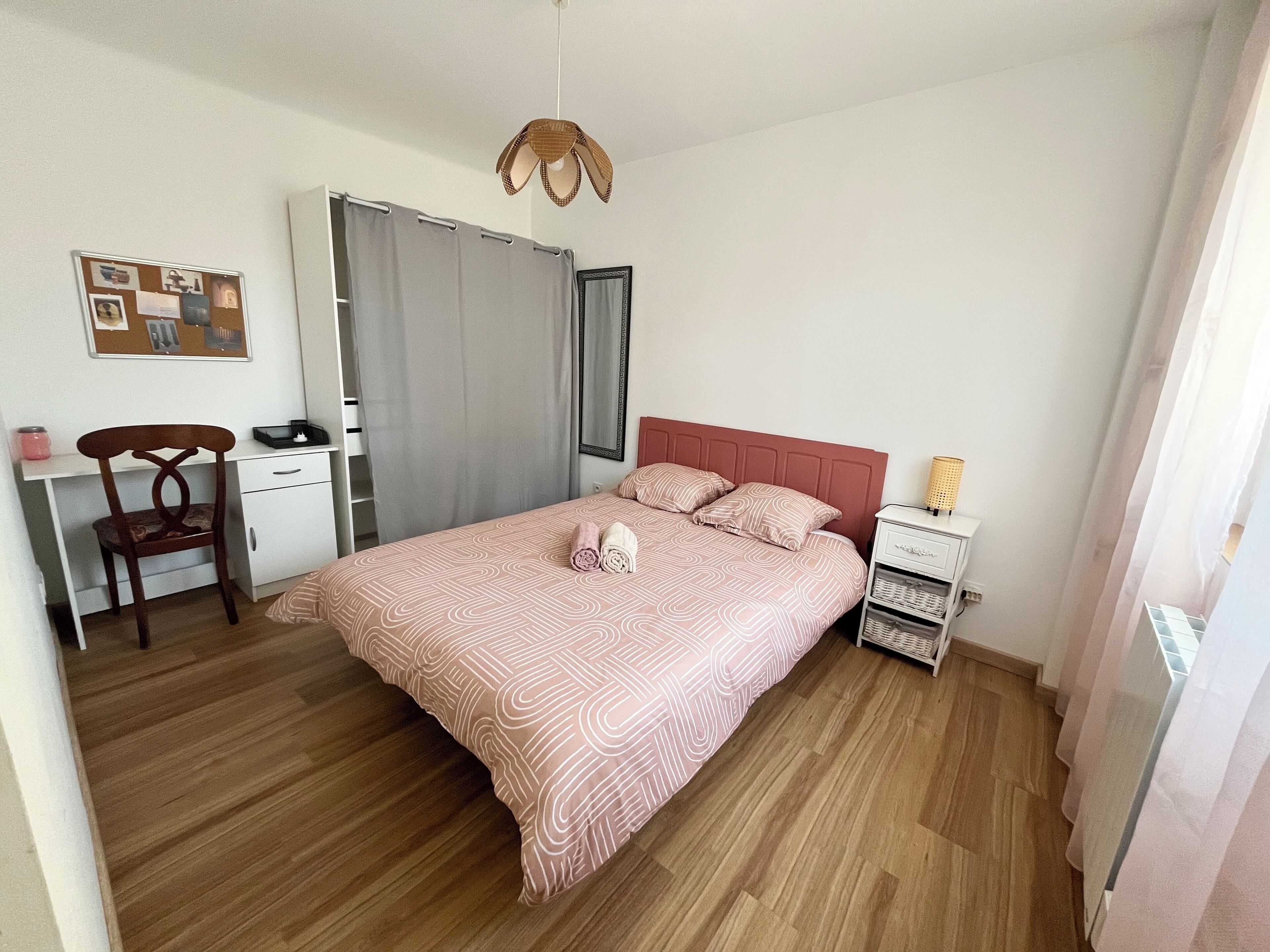 3 bedrooms, desk, iron/ironing board, travel cot