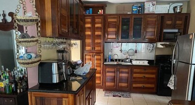 Charming 2-bedroom house with WiFi, AC in beautiful Belmopan