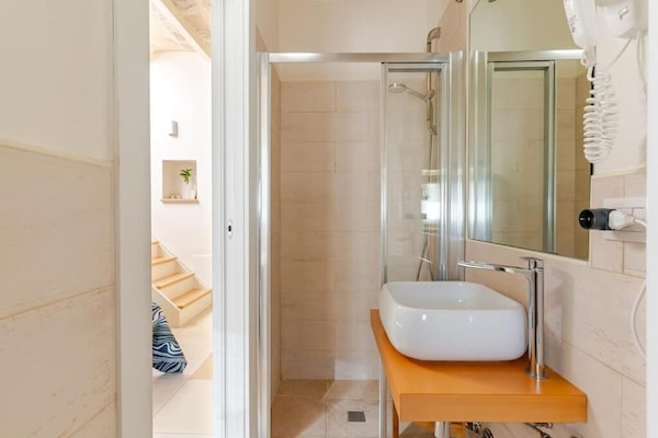 Deluxe Double Room, City View | Bathroom | Shower, hair dryer, bidet, towels