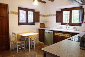 Fridge, oven, stovetop, dishwasher - Casa Clari - Traditional finca near the sea and golf course (Jávea)