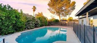 Pool, Hot Tub, Arcade games, Quiet Private Backyard