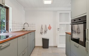 Réfrigérateur, plaque de cuisson, lave-vaisselle, cafetière/bouilloire