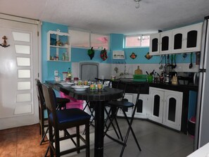 Een microgolfoven, een oven